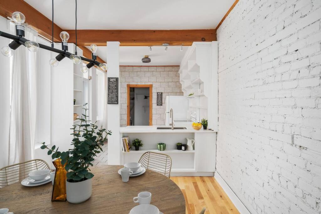 Apartamento Chic Mile-End 3Br Getaway - Free Parking, Sleeps 8 Montreal Exterior foto